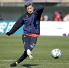 カズが５９歳初出場　ボールタッチはなしもスライディングにスタンド沸く　福島はホーム開幕戦で４ゴール今季初勝利　