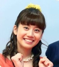 元人気「うたのおねえさん」調理師専門学校卒業を報告　「本当に尊敬」「格好いい！」小野あつこが公開