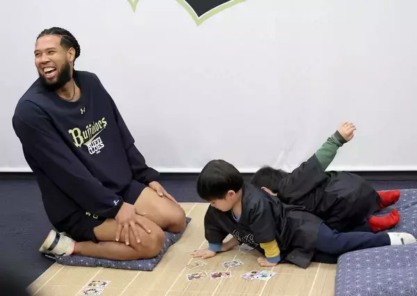 【オリックス】“親日家右腕”エスピノーザ、ファンの兄弟とカルタ対決「２人ともめっちゃ速くてすごかった」…球団イベント参加