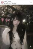「目黒川の夜桜を楽しむイコラブ齋藤樹愛羅　前髪に花びらつけたショットも披露！」の画像1