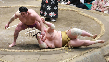 十両・尊富士が勝ち越し　師匠の元横綱・照ノ富士には「気を抜くなよ」