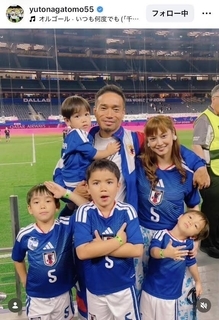 ３９歳・長友佑都、妻・平愛梨＆４人の子どもたちと家族ショットで「いつか道は開く」…ファン感動「こんなかっこいいパパおらん！」