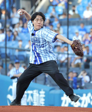 【ＤｅＮＡ】「４６対０くらいで勝ってほしい」令和ロマン・高比良くるま＆オズワルド・伊藤俊介がセレモニアルピッチで沸かせる
