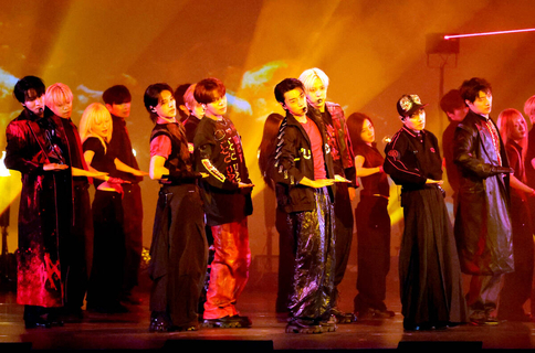 ＡＴＥＥＺ、世界中で話題の「ＢＡＤ」日本初パフォーマンス　“全員ノックアウトダンス”で魅了「ＧＯＯＤな思い出作りたい」