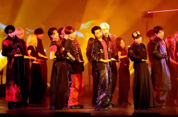 ＡＴＥＥＺ、世界中で話題の「ＢＡＤ」日本初パフォーマンス　“全員ノックアウトダンス”で魅了「ＧＯＯＤな思い出作りたい」