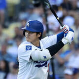 「大谷翔平　２打席目に反撃の適時二塁打で本拠地が熱狂、フリーマンの左前打には激走生還で１点差に…最強左腕スクバルが本拠地デビューも３回までに３失点」の画像1