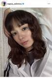 「関水渚、パーマヘアが「かわいいいいい」シースルートップスで爽やか笑顔「もう渚に惚れまくり」」の画像1