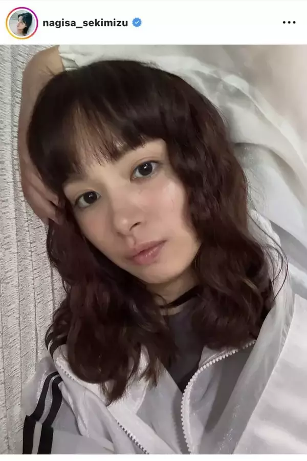 関水渚、パーマヘアが「かわいいいいい」シースルートップスで爽やか笑顔「もう渚に惚れまくり」