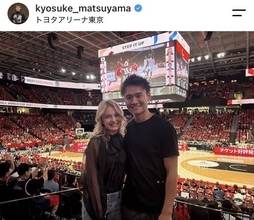 国際結婚した五輪金メダリスト　美人妻と密着！「いい２ショット！」と話題　フェンシング松山恭助