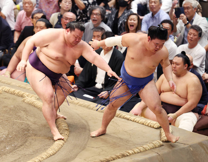藤ノ川が４敗で優勝争いから後退　美ノ海に敗れ、２ケタ勝利お預け