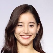 新木優子、“２０２５年美味しかった物”を前にニッコリ！「幸せな気持ちが伝わって来る」オフショが話題に