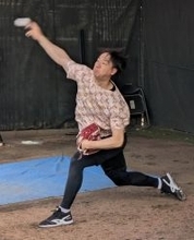 【ロッテ】木村優人が冬のさいたま市で屋外Ｔシャツ投球　「めちゃくちゃいい感じでした」