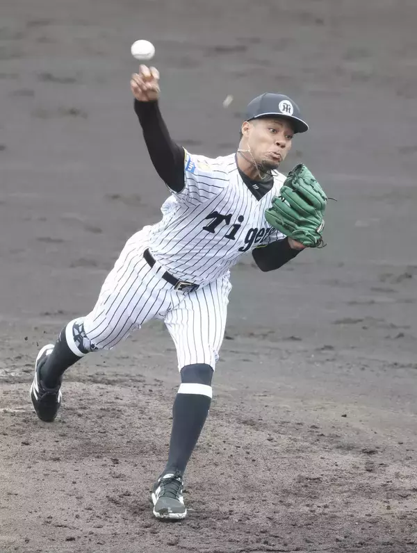 【阪神】メジャー通算１１２試合登板の新助っ人右腕ダウリ・モレッタ、藤川監督らが見守る中でライブＢＰ登板