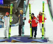 【五輪】異例の４人表彰台　同点銅メダルの二階堂蓮「みんなでかいので狭かった（笑）」