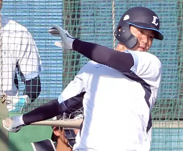 【西武】ドラ３秋山俊が〝初代・秋山〟幸二氏の前で２安打　「すごく自分の中では大きい」