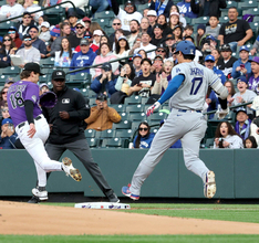 大谷翔平　一塁への平凡ゴロもエラーで出塁も…連続出塁記録更新は２打席目以降にお預け　直後にタッカーが２ラン　２球で先制　