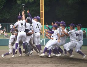 【高校野球】天理　プロ注目右腕攻略で２年連続３１度目Ｖ　各地で波乱も常連校が意地の夏切符　