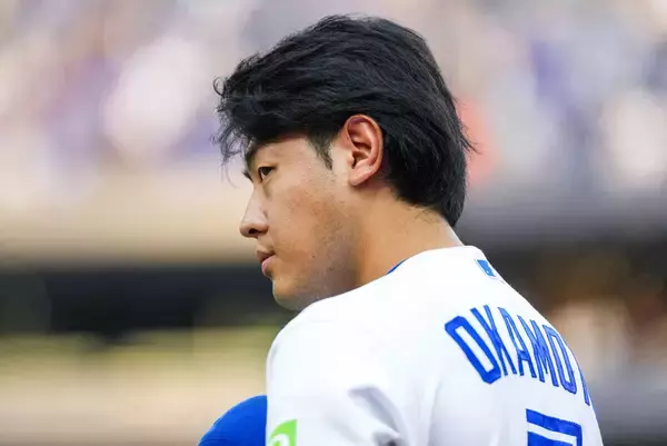 自打球で左膝打撲のブルージェイズ岡本和真、フリー打撃＆三塁守備練習後にスタメン予定外れる「体の状態を常に話し合っている」と監督