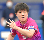 【卓球】張本智和が快挙　日本勢５２年ぶり２人目の２連覇達成　中国選手に０―２から大逆転勝利　妹・美和が敗戦直後、兄が執念…アジア選手権