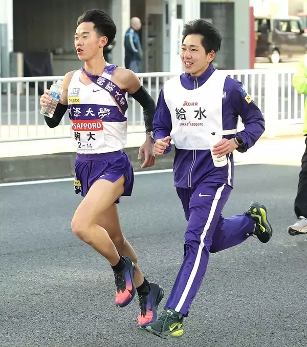 【箱根駅伝】駒大の８００Ｍ日本記録保持者・落合晃が２区給水で箱根路“初出走”　先輩の桑田駿介にエール