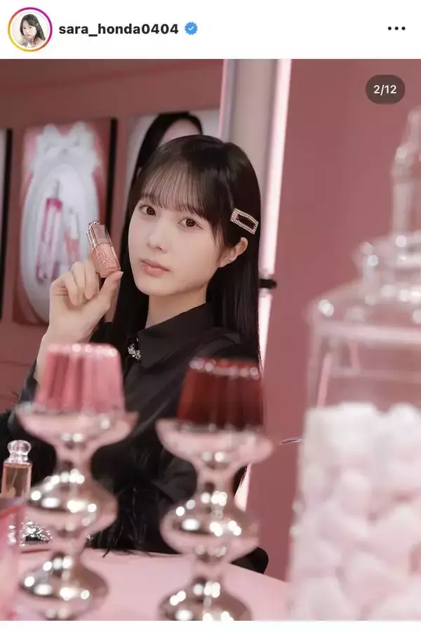 本田紗来、ショーパン姿の黒コーデに「美しいの一言」「いつ見ても可愛んですけど」の声