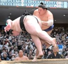 阿炎　「きれいな相撲でなくても」　先代師匠・元寺尾の墓前に誓った勝利へのこだわり…２度目の優勝へ２敗を死守