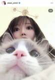 「「にゃんこが２匹、、」イコラブ大谷映美里、「みりにゃんこ」になって愛猫とパシャリ！「そっくりで可愛すぎる」」の画像1
