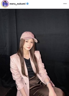 めるる「ガルアワ」オフショットのピンクコーデ披露！「かわいい〜！！」「本当にお人形さんみたい」「これは国宝！」