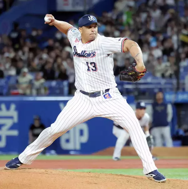 【ヤクルト】オスナが来日初登板　四球のち、小野寺を二ゴロ併殺に仕留める