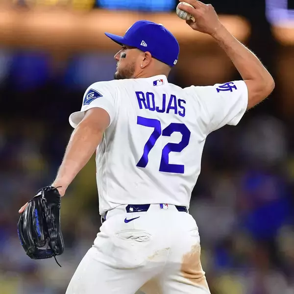 ドジャース白旗…１１点差で内野手ロハスが登板、最速８０キロ、わずか７球でびっくり３者凡退
