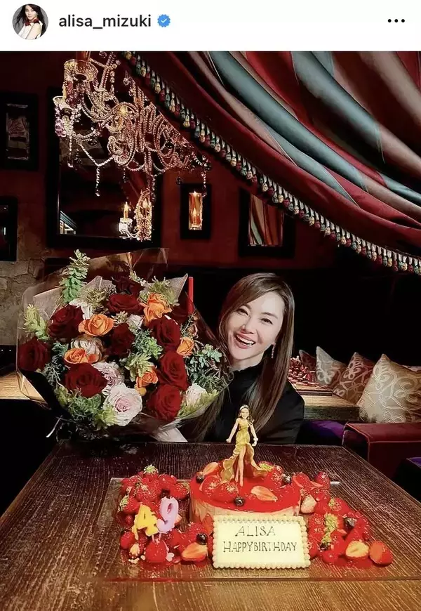 観月ありさ、ゴージャス花束＆豪華ケーキで４９歳誕生日を報告「変わらず可愛くてカッコいい」「ずっとお綺麗」