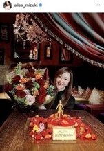 観月ありさ、ゴージャス花束＆豪華ケーキで４９歳誕生日を報告「変わらず可愛くてカッコいい」「ずっとお綺麗」