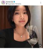 「引退から２年　賞金女王が現在の姿…「結婚記念日」俳優の夫と２ショット「美しい」イ・ボミ３７歳」の画像1