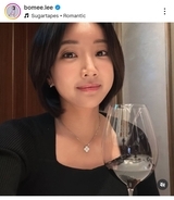 引退から２年　賞金女王が現在の姿…「結婚記念日」俳優の夫と２ショット「美しい」イ・ボミ３７歳