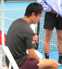 【全豪テニス】錦織圭が予選欠場　前日まで出場意向も試合直前に決断　サーブ練習中「だめかな」前哨戦で痛めた右肩何度も押さえる