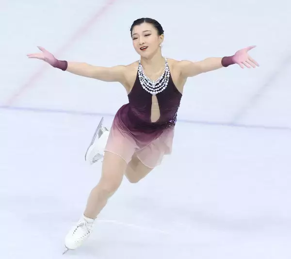 【五輪】涙やまず！坂本花織が有終の銀メダル　万感の五輪ラストダンス　中井亜美が銅で日本女子はフィギュア初のＷ表彰台