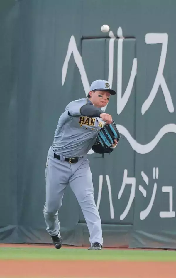 「【阪神】森下翔太が先制打を含む３安打３打点＆守備でビッグプレー　オーバーランの中村奨成を一塁でアウトに「常に準備していたプレー」」の画像