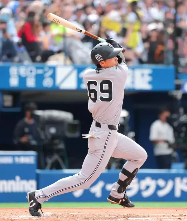 【巨人】本人もビックリ？「よく飛んでくれた」平山功太が突破口開く逆方向打