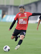 キングカズは開幕戦ベンチ入りも出場なし　Ｊリーグ５年ぶり出場は次戦以降へ…福島は１―２で敗れる