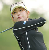 「【女子ゴルフ】３７歳の人気女子プロ金田久美子が前半３０！　４年ぶりの３勝目を目指す」の画像1