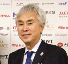石原伸晃氏、妻・里紗さんとの共作で俳句査定挑戦も「才能ナシ」…妻がアサリを投げつけた大バトルも暴露