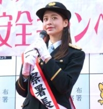野崎萌香　“地元”の六本木で交通安全啓発「思いやり持って」麻布署の一日警察署長に