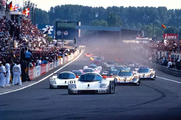 モータースポーツのレジェンド写真家　小林稔氏　１９日から写真・作品展を開催