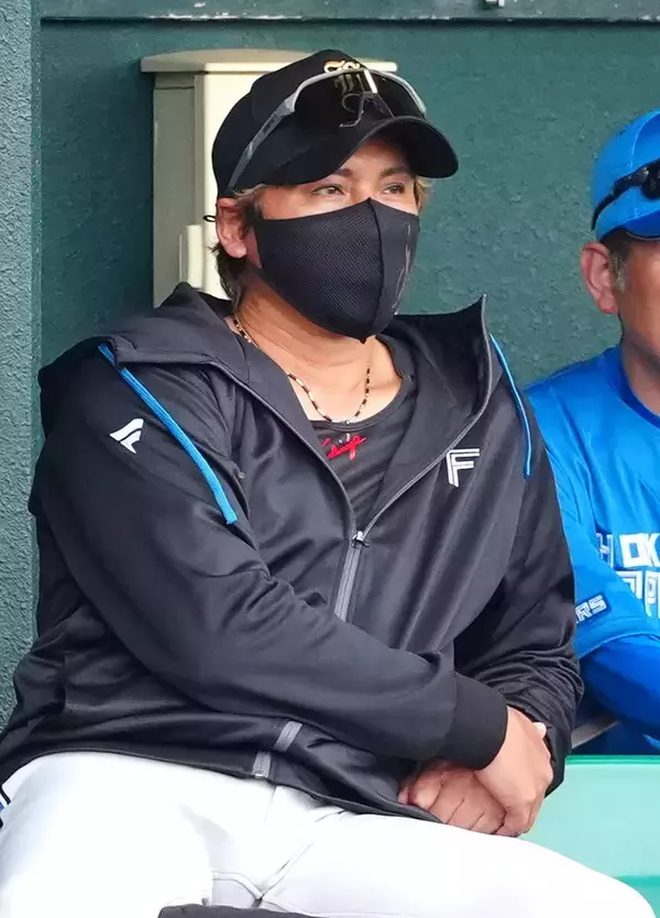 【日本ハム】新庄監督が異例の苦言「プロ野球ですよ。ここは」…表示が疑問のスピードガンに「ちゃんと直して」