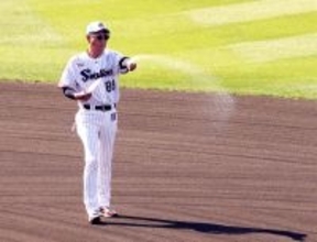 【ヤクルト】腕をブンブン丸　池山隆寛監督ＶＳ長岡秀樹　２度目のフリー打撃登板「きょうは７０点くらい」