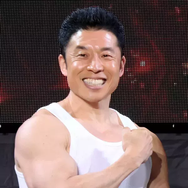 なかやまきんに君「猫の日」に驚きの変身姿！「お茶吹き出しそうに」「肌色の面積多すぎ」「化け物おる」