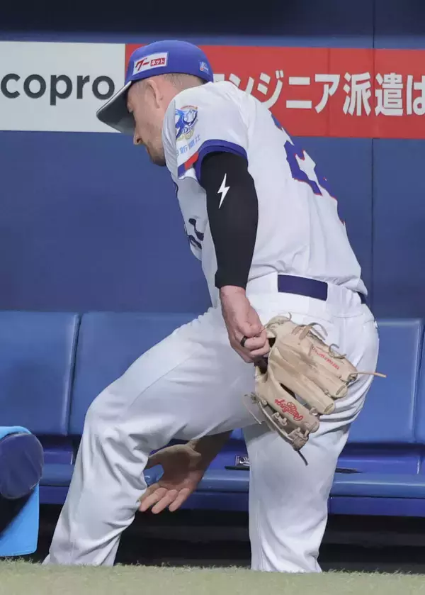 【中日】「５番・三塁」で先発出場予定のボスラーが急きょスタメン外れる　アクシデントか　ノック参加も足を引きずるようなしぐさ
