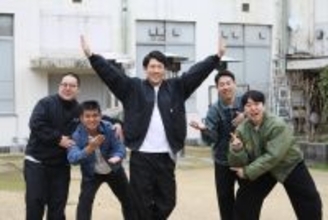 ネルソンズ・青山フォール勝ち　結婚発表後初の報道陣の前に登場　「ネットでは祝福してくれるけど、劇場ではあまり感じない」