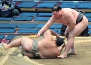 【大相撲】横綱のしこ名を継ぐ旭富士　逆転の上手投げで序ノ口デビューから１０連勝