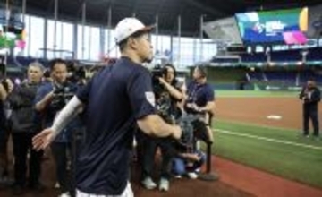 【侍ジャパン】佐藤輝明が試合前練習で右翼の守備入る　不振の近藤健介の代役で先発か